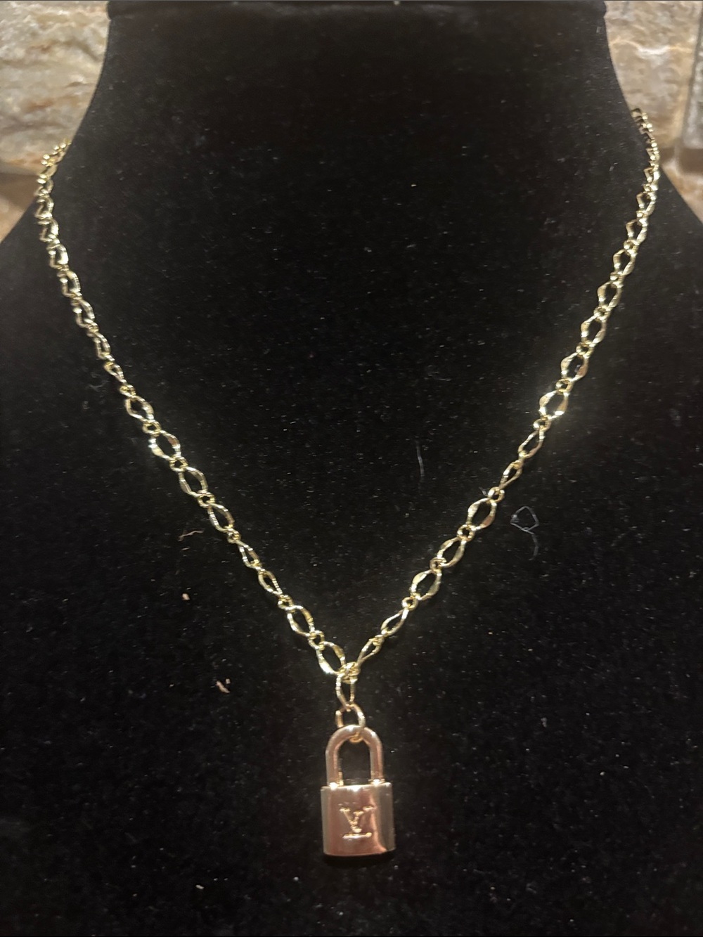 Gold LV Padlock Pendant Necklace - Women Jewelry